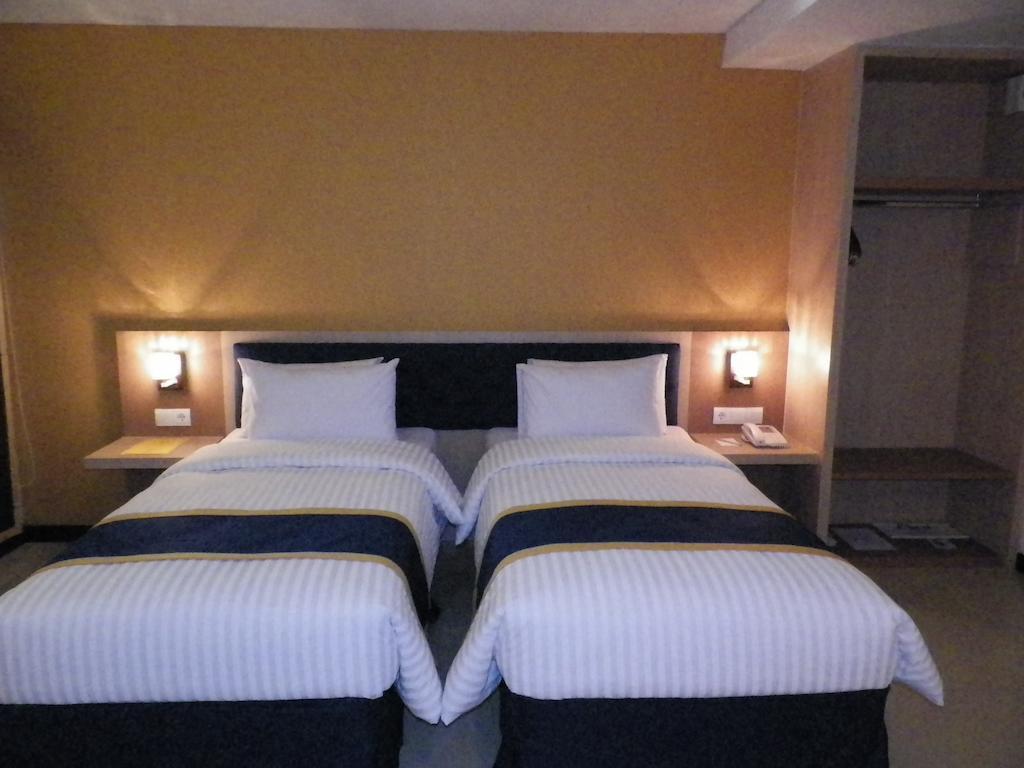 D'Best Hotel Pasar Baru Bandung Zimmer foto